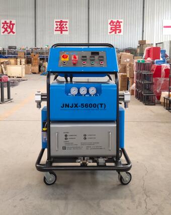 5600(T)噴聚氨酯機(jī)器