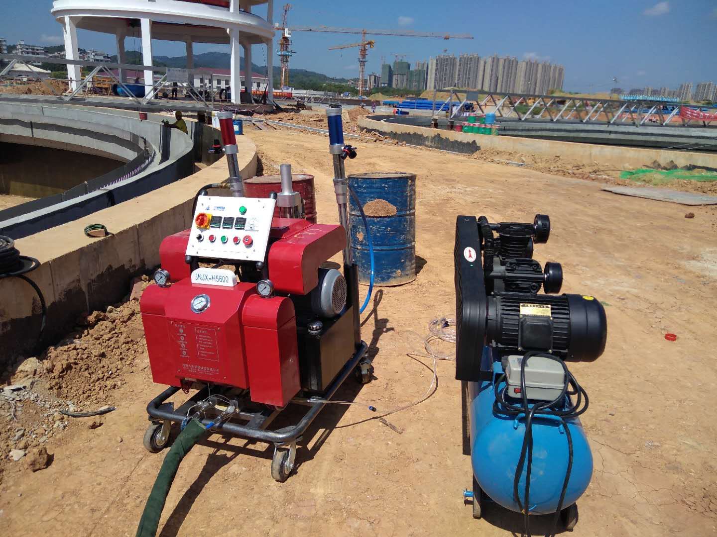 H5600電廠鹽水池聚脲噴涂機施工案例