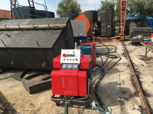 紅色H5600噴涂聚脲的機器