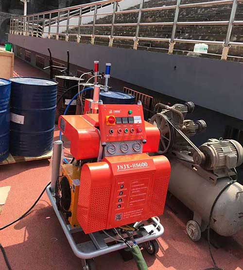 體育看臺(tái)耐磨防腐聚脲涂料噴涂機(jī)